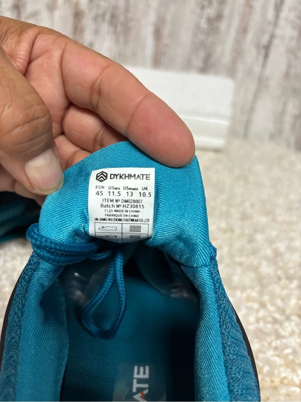 Men's Athletic Running Shoes in Teal and Black
